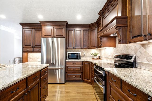 1466 OAKRIDGE DR, Layton, UT 84040