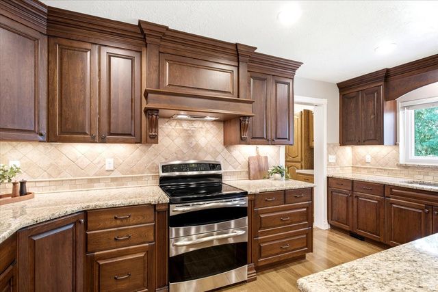 1466 OAKRIDGE DR, Layton, UT 84040