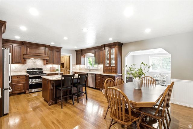 1466 OAKRIDGE DR, Layton, UT 84040