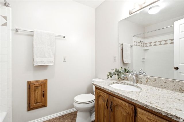 1466 OAKRIDGE DR, Layton, UT 84040