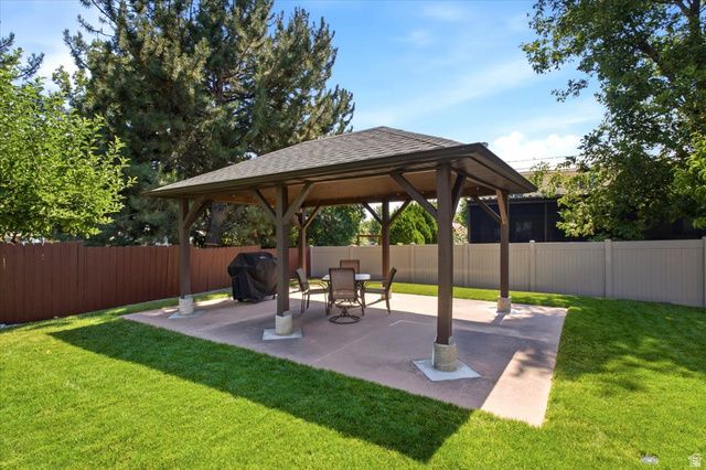 1466 OAKRIDGE DR, Layton, UT 84040