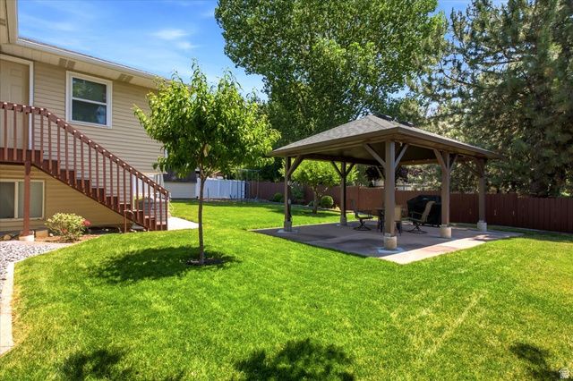 1466 OAKRIDGE DR, Layton, UT 84040