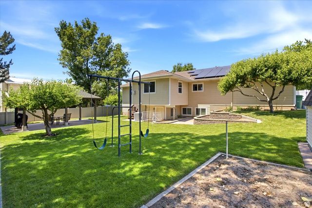 1466 OAKRIDGE DR, Layton, UT 84040