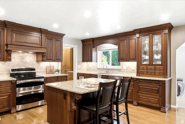 1466 OAKRIDGE DR, Layton, UT 84040