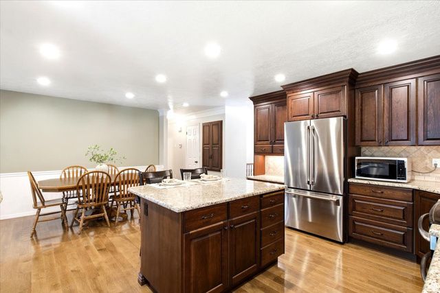 1466 OAKRIDGE DR, Layton, UT 84040