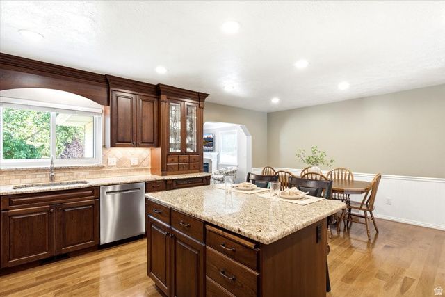1466 OAKRIDGE DR, Layton, UT 84040