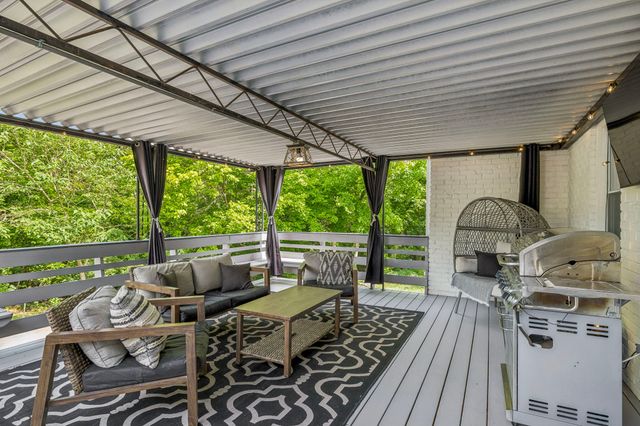 300 Finley Dr, Nashville, TN 37217