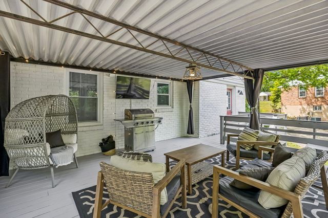 300 Finley Dr, Nashville, TN 37217