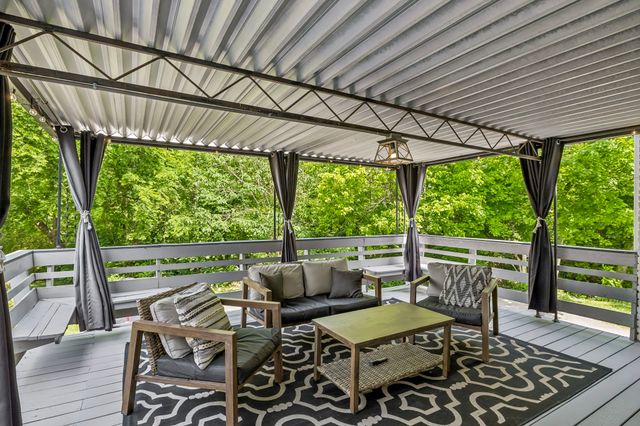 300 Finley Dr, Nashville, TN 37217