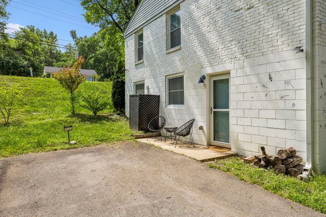 300 Finley Dr, Nashville, TN 37217