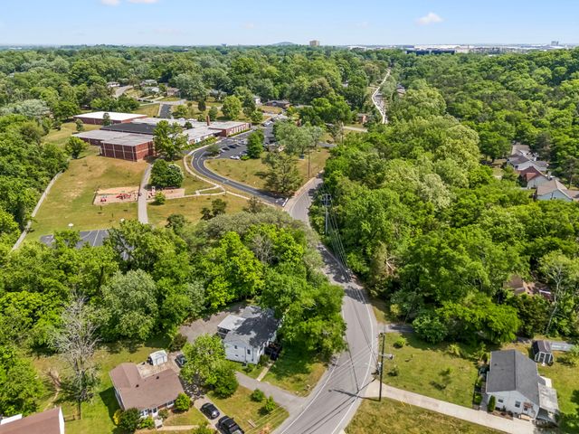 300 Finley Dr, Nashville, TN 37217