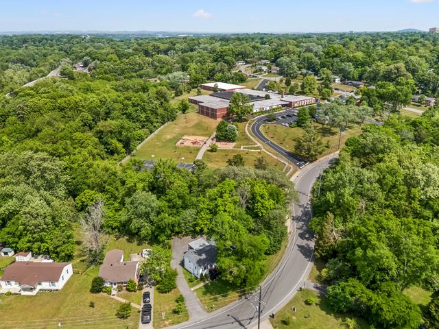 300 Finley Dr, Nashville, TN 37217