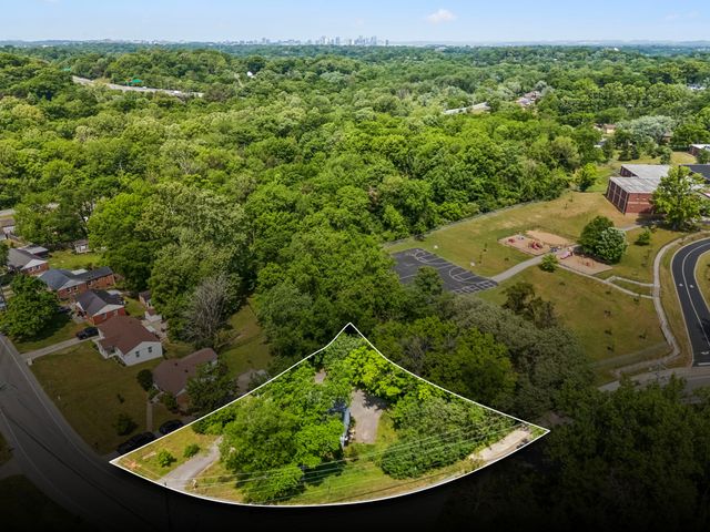 300 Finley Dr, Nashville, TN 37217