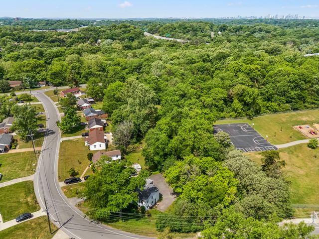 300 Finley Dr, Nashville, TN 37217