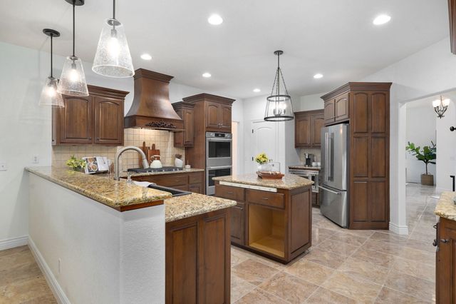 2001 N 7th Avenue, Ozark, MO 65721