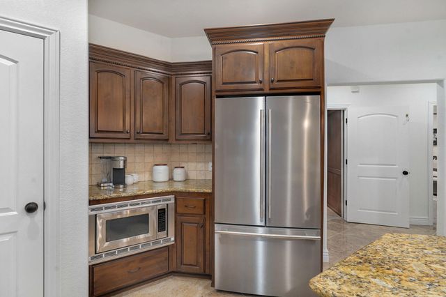 2001 N 7th Avenue, Ozark, MO 65721