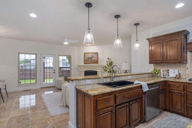 2001 N 7th Avenue, Ozark, MO 65721