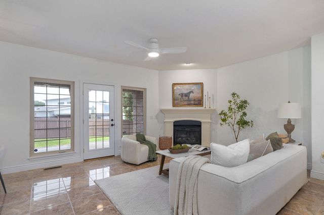 2001 N 7th Avenue, Ozark, MO 65721