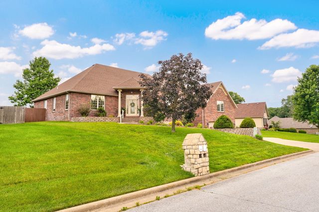 2001 N 7th Avenue, Ozark, MO 65721