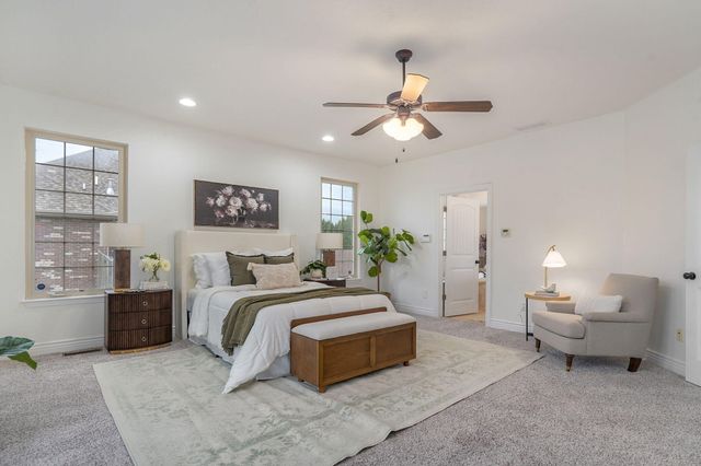 2001 N 7th Avenue, Ozark, MO 65721