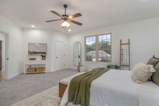2001 N 7th Avenue, Ozark, MO 65721