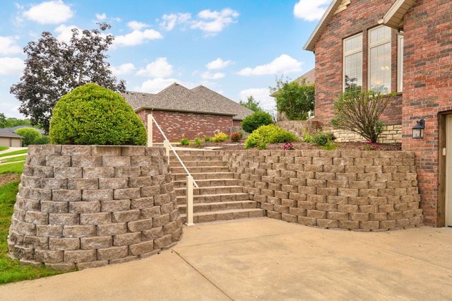 2001 N 7th Avenue, Ozark, MO 65721