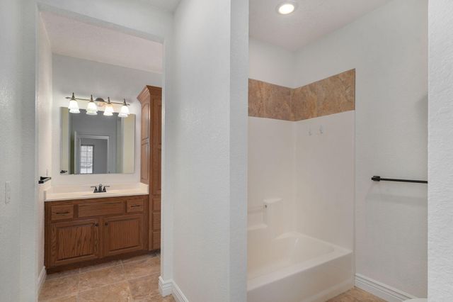 2001 N 7th Avenue, Ozark, MO 65721