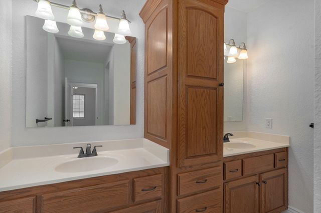 2001 N 7th Avenue, Ozark, MO 65721