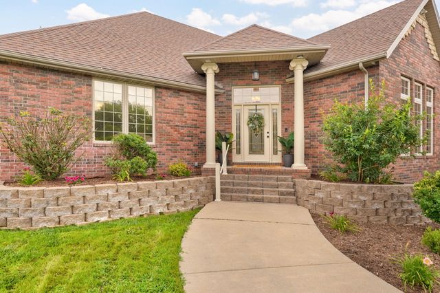 2001 N 7th Avenue, Ozark, MO 65721