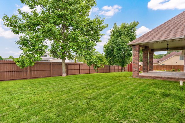 2001 N 7th Avenue, Ozark, MO 65721