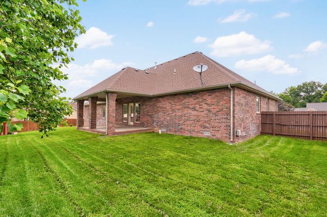 2001 N 7th Avenue, Ozark, MO 65721