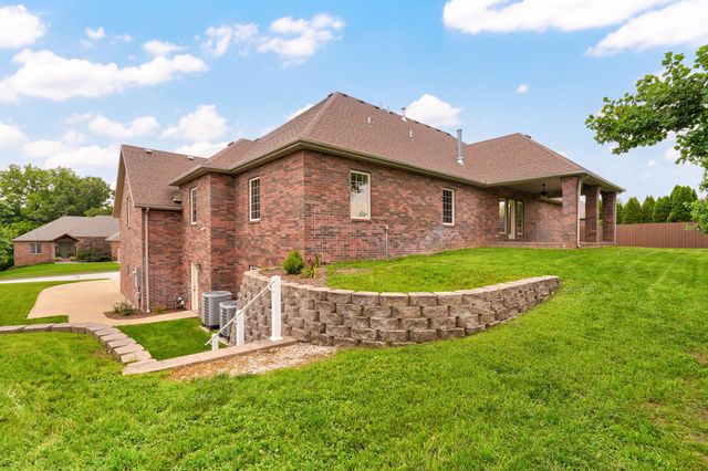 2001 N 7th Avenue, Ozark, MO 65721