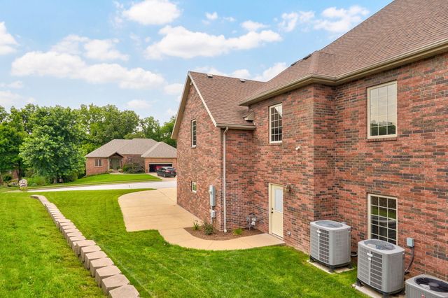 2001 N 7th Avenue, Ozark, MO 65721