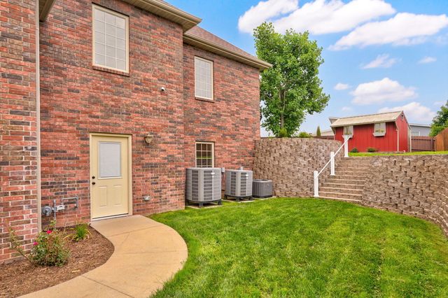 2001 N 7th Avenue, Ozark, MO 65721