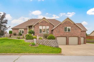 2001 N 7th Avenue, Ozark, MO 65721