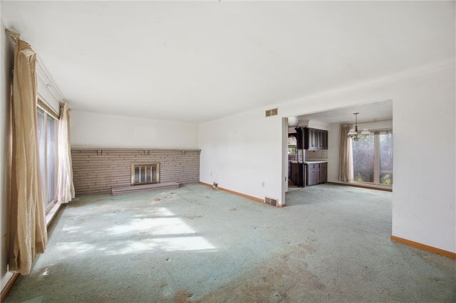 4104 Burnsire Dr, Irwin, PA 15642