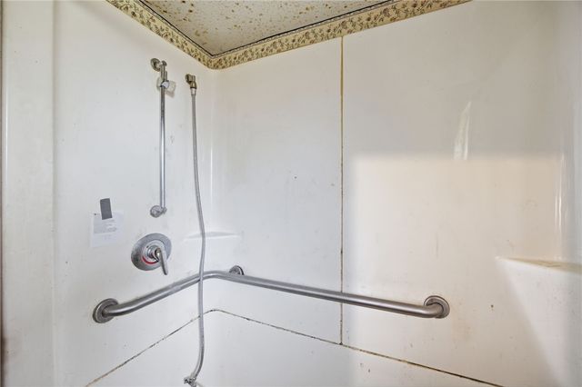4104 Burnsire Dr, Irwin, PA 15642