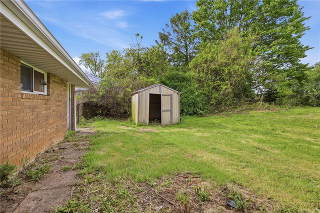 4104 Burnsire Dr, Irwin, PA 15642