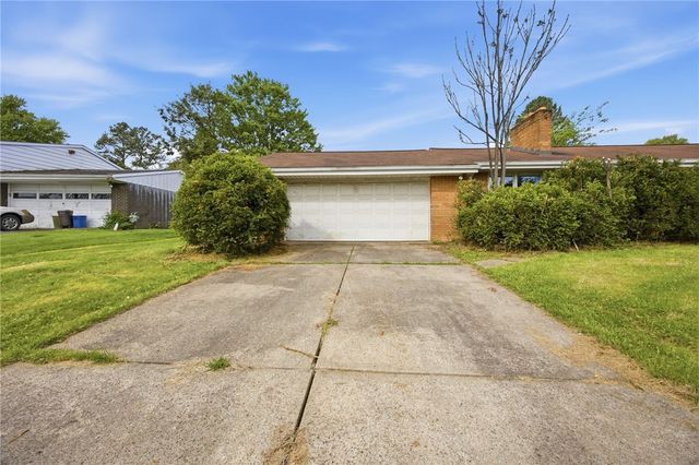 4104 Burnsire Dr, Irwin, PA 15642