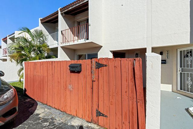 5909 SW 36th Court 14, Davie, FL 33314