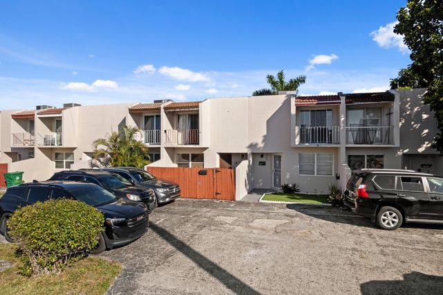 5909 SW 36th Court 14, Davie, FL 33314