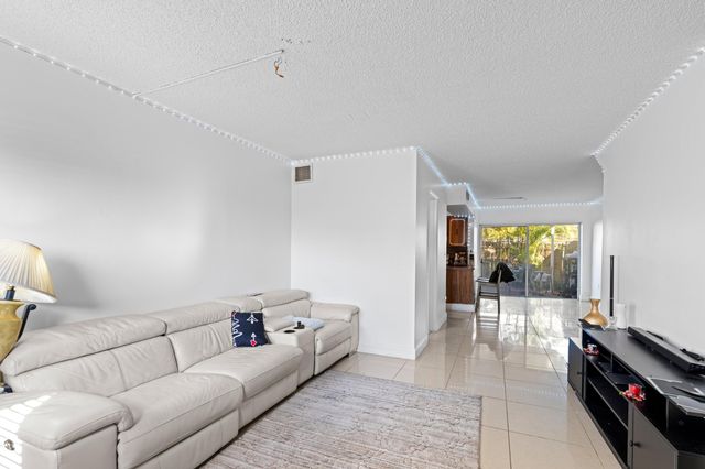 5909 SW 36th Court 14, Davie, FL 33314