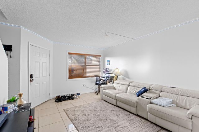 5909 SW 36th Court 14, Davie, FL 33314