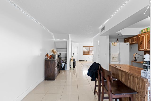 5909 SW 36th Court 14, Davie, FL 33314