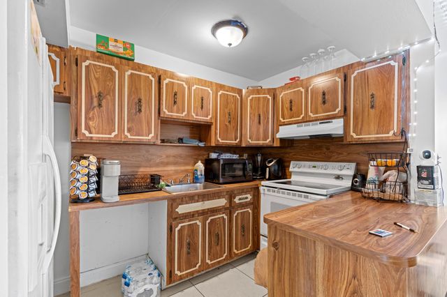 5909 SW 36th Court 14, Davie, FL 33314