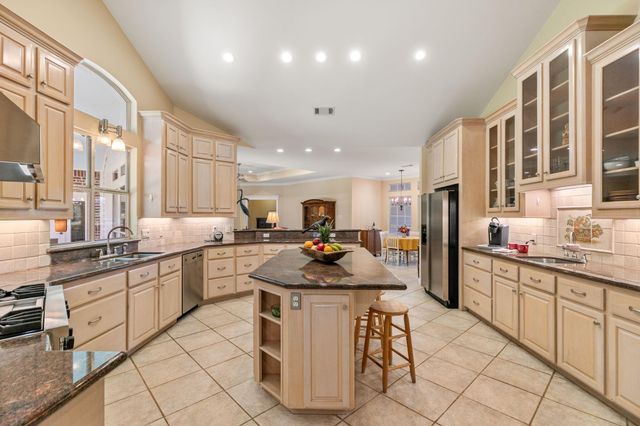 535 Hunters Creek Way, Hockley, TX 77447