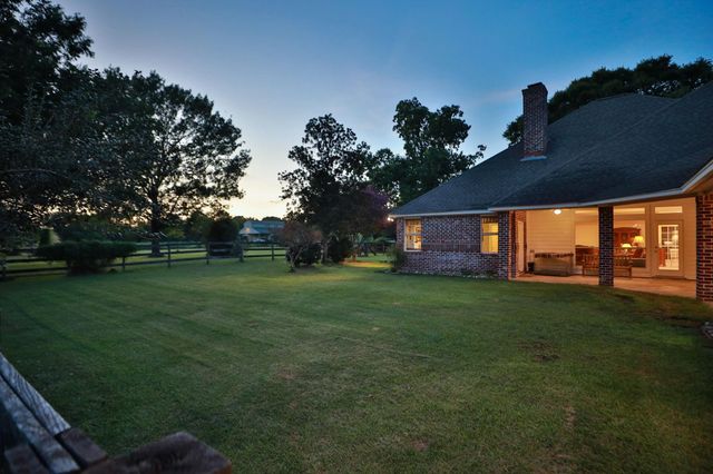 535 Hunters Creek Way, Hockley, TX 77447