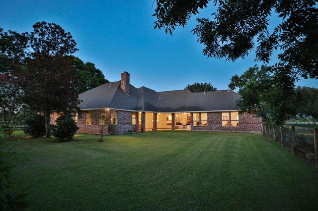 535 Hunters Creek Way, Hockley, TX 77447
