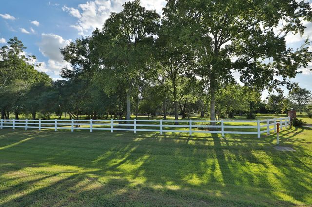 535 Hunters Creek Way, Hockley, TX 77447