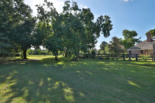 535 Hunters Creek Way, Hockley, TX 77447